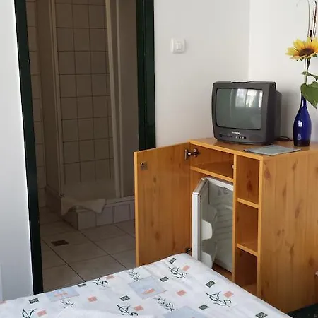 Bélkő Panzió Alojamento de Acomodação e Pequeno-almoço *