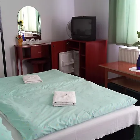 Bélkő Panzió Alojamento de Acomodação e Pequeno-almoço *